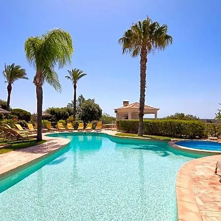 ヴィラ Guia Sleeps 15 With Pool Air Con And Wifi *