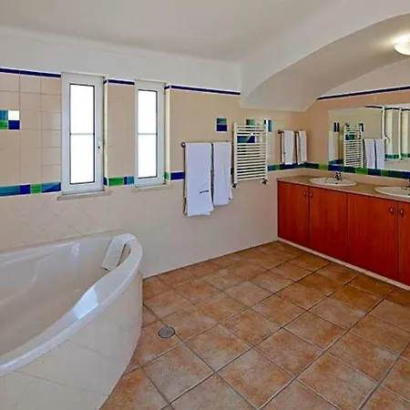 Guia Sleeps 15 With Pool Air Con And Wifi Villa Guia (Faro)