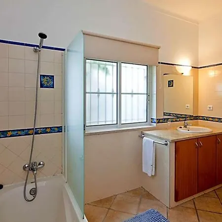 Βίλα Guia Sleeps 15 With Pool Air Con And Wifi