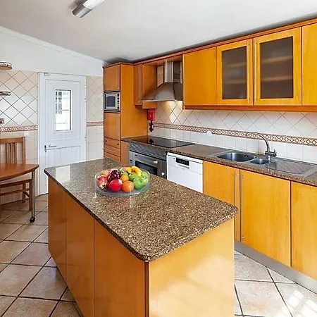 Villa Guia Sleeps 15 With Pool Air Con And Wifi Guia (Faro)